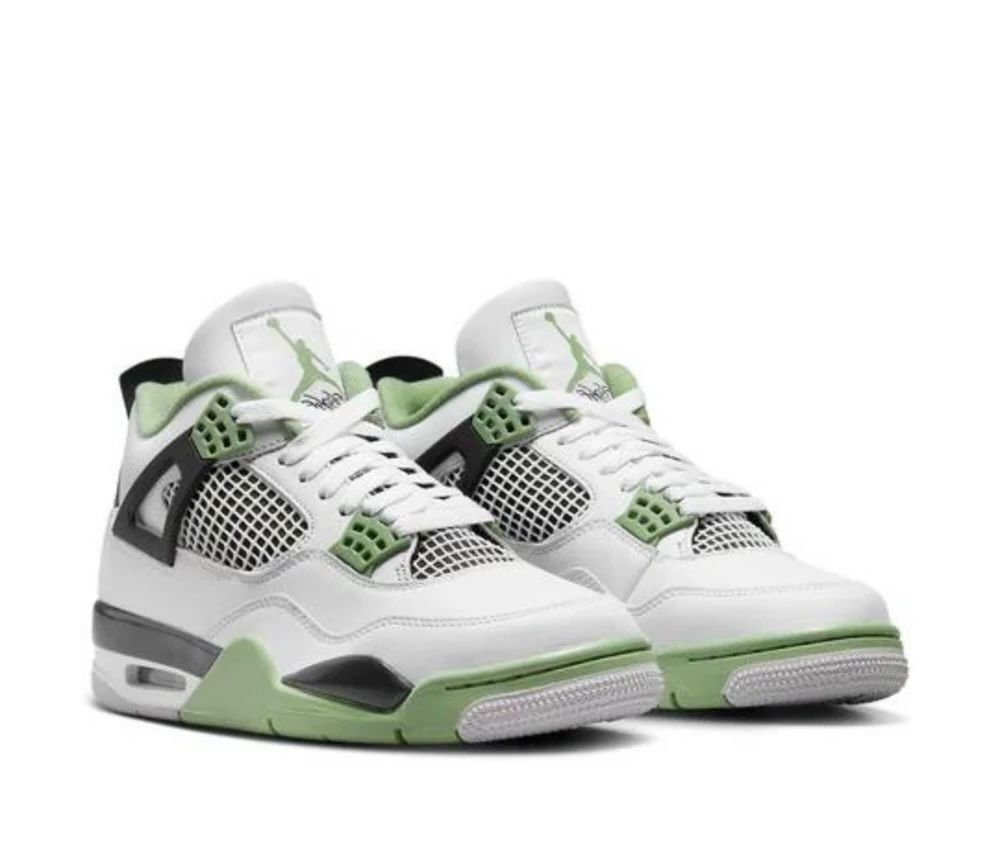 Air Jordan 4 Retro “Green Glow”
